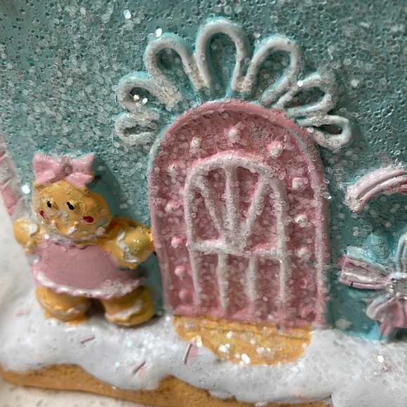 Pastel Gingerbread House Set w/ 2 Trees - Picture 5 of 7